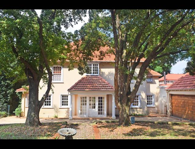 4 BEDROOM HOUSE FOR SALE IN HOUGHTON ESTATE